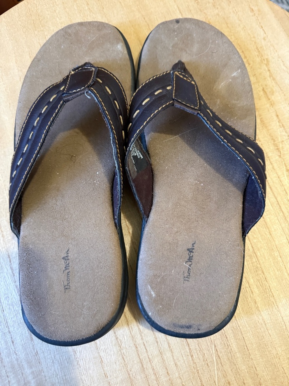 Thom McAn Men's Brown Leather-Trim Flip Flops - Casual Comfort